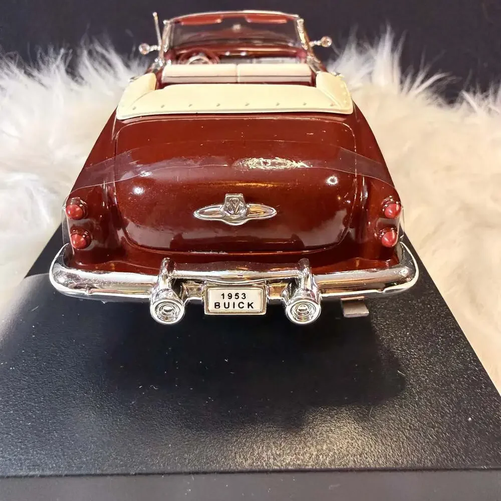 Signature Models 1:32 Scale 1953 Buick Skylark Convertible Diecast Model Car